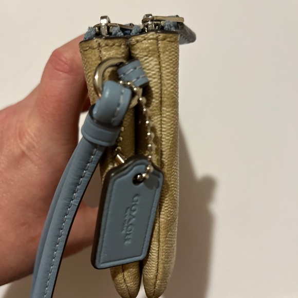 Authentic Coach Light Khaki & Baby Blue Signature Double Zip Spacious Wristlet - Picture 7 of 14